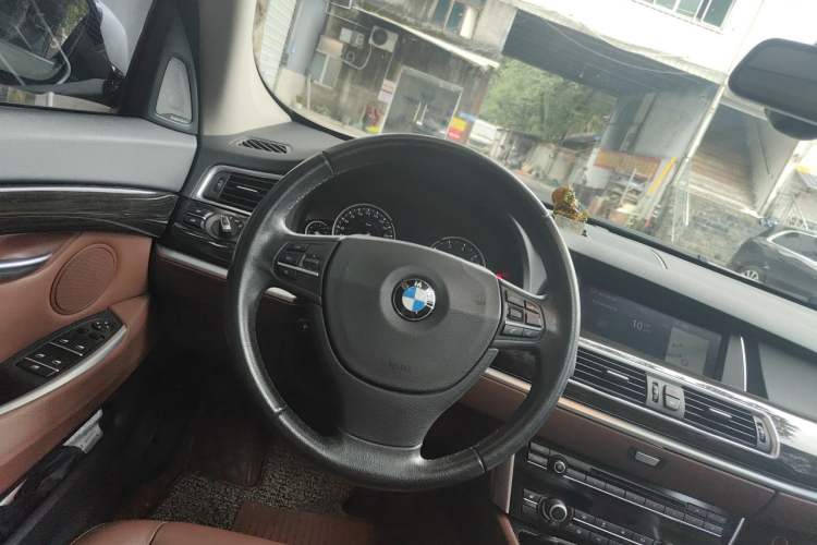 Used BMW 5 Series GT 2017 528i Leading Model Steering Wheel