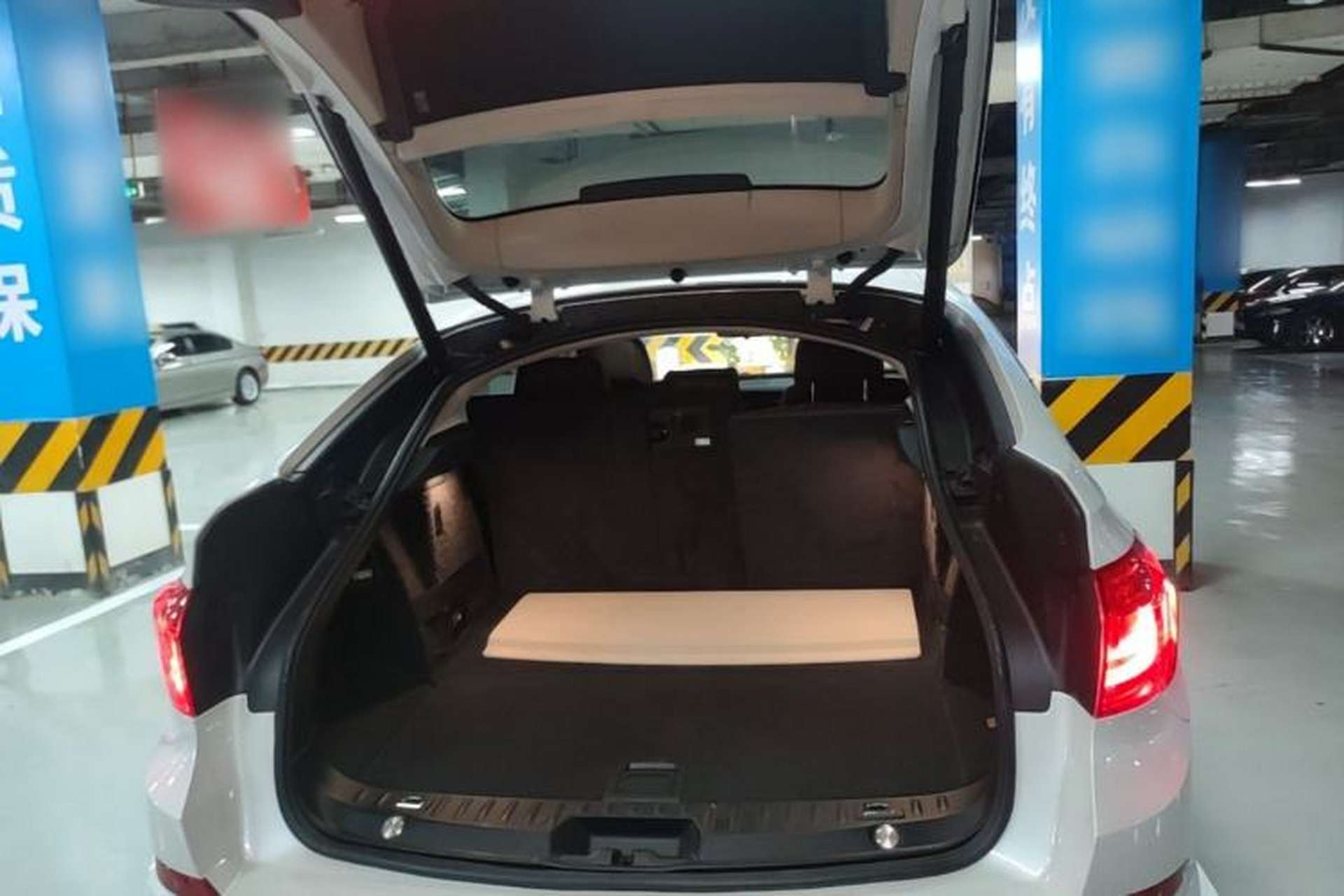 Used BMW 5 Series GT 2017 528i Leading Model Trunk
