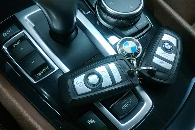 Used BMW 5 Series GT 2017 528i Leading Model Vehicle Key