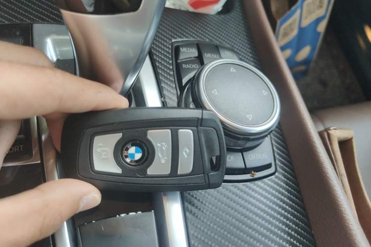 Used BMW 5 Series GT 2017 528i Leading Model Vehicle Key