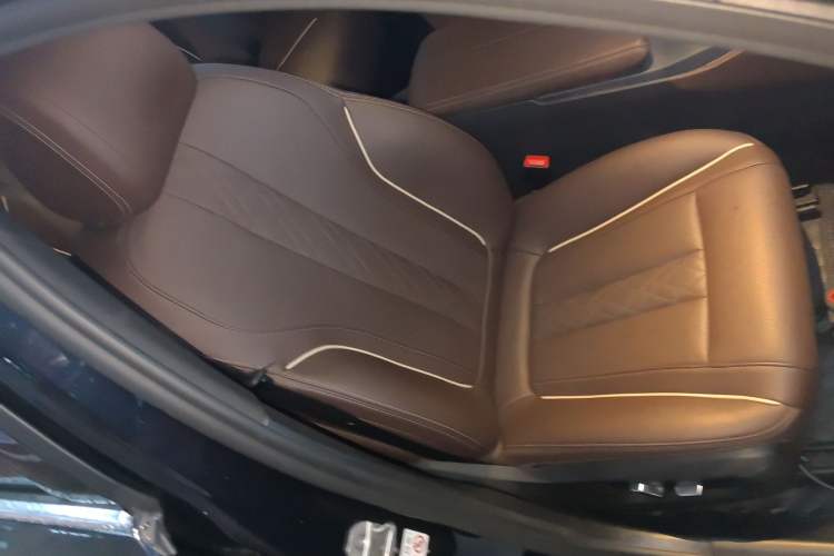 Used BMW 5 Series New Energy 2022 Restyled 535Le M Sport Package Right Front Seat