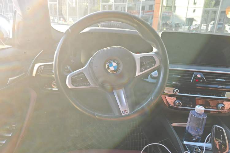 Used BMW 5 Series New Energy 2021 535Le M Sport Package Steering Wheel