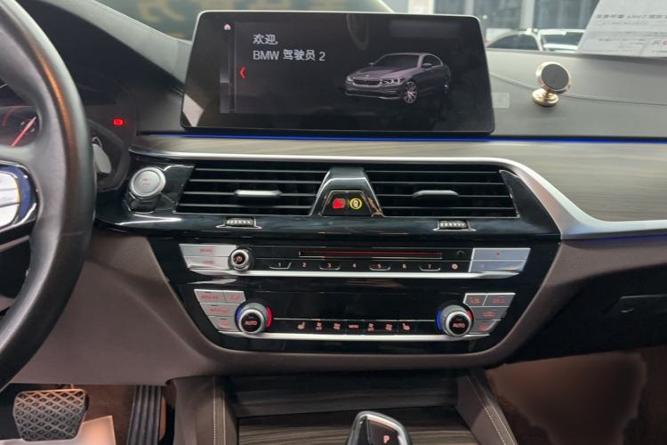 Used BMW 5 Series New Energy 2019 530Le Luxury Package Audio And AC Panel