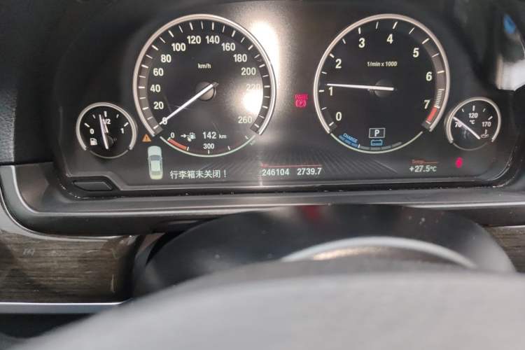 Used BMW 5 Series New Energy 2015 530Le Odometer Close Up