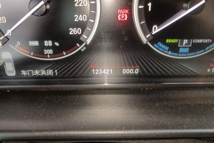 Used BMW 5 Series New Energy 2015 530Le Odometer Close Up