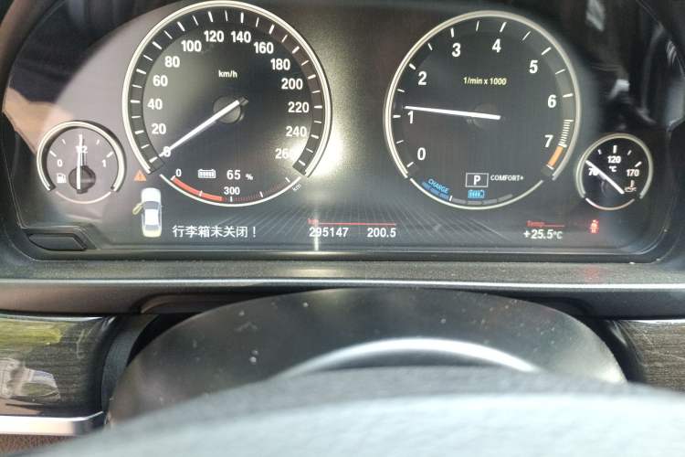 Used BMW 5 Series New Energy 2015 530Le Odometer Close Up