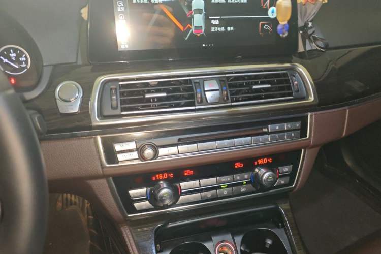 Used BMW 5 Series New Energy 2015 530Le Audio And AC Panel