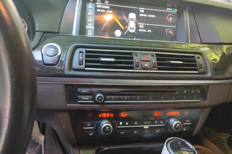 Used BMW 5 Series New Energy 2015 530Le Audio And AC Panel