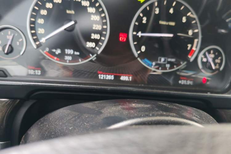 Used BMW 5 Series New Energy 2015 530Le Odometer Close Up