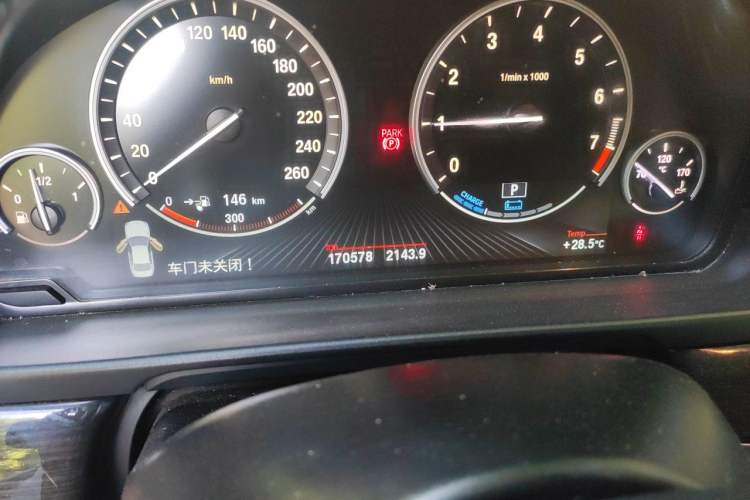 Used BMW 5 Series New Energy 2015 530Le Odometer Close Up