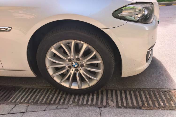 Used BMW 5 Series New Energy 2015 530Le Right Front Wheel Hub