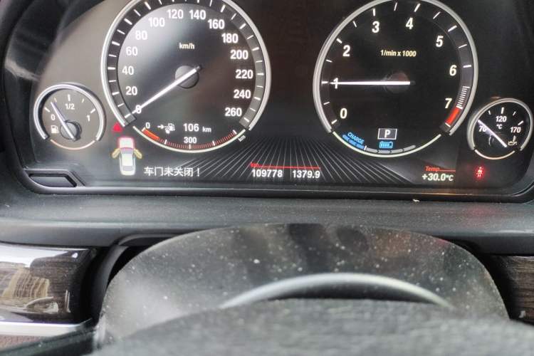Used BMW 5 Series New Energy 2015 530Le Odometer Close Up