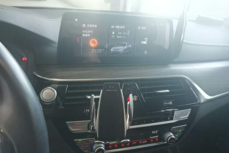 Used BMW 5 Series New Energy 2018 530Le Luxury Package Audio And AC Panel