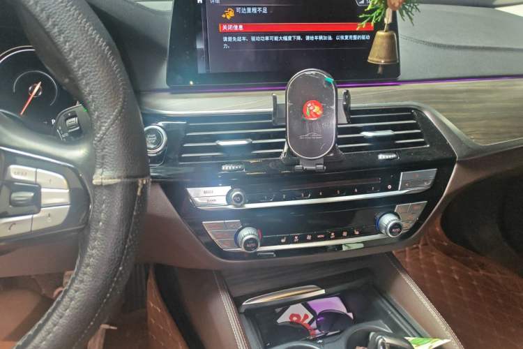 Used BMW 5 Series New Energy 2018 530Le Luxury Package Audio And AC Panel