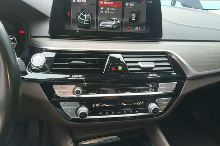 Used BMW 5 Series New Energy 2018 530Le Luxury Package Audio And AC Panel