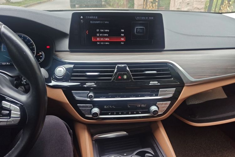 Used BMW 5 Series New Energy 2018 530Le Luxury Package Audio And AC Panel