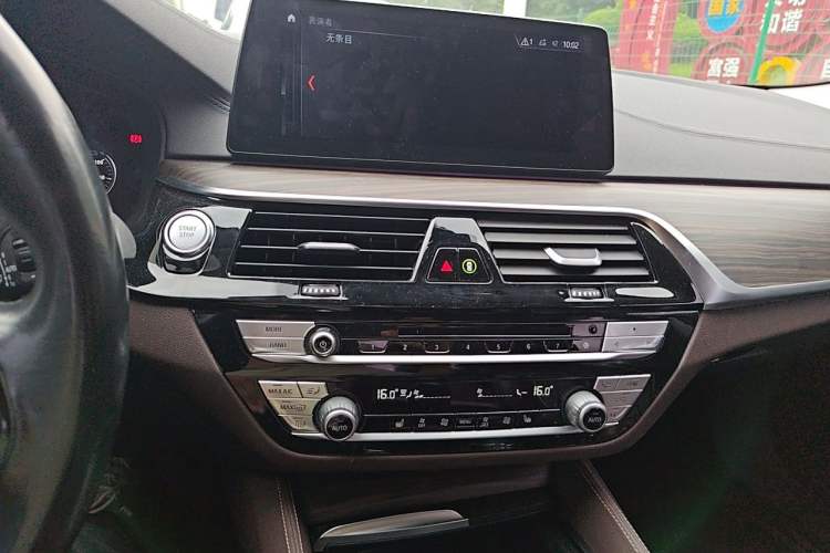 Used BMW 5 Series New Energy 2018 530Le Luxury Package Audio And AC Panel