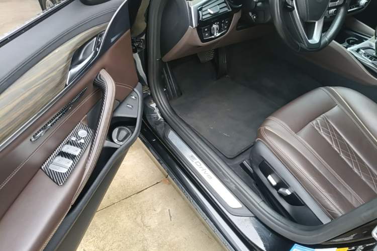 Used BMW 5 Series New Energy 2018 530Le Luxury Package Driver Seat