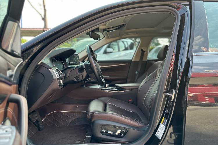 Used BMW 5 Series New Energy 2018 530Le Luxury Package Interior 9