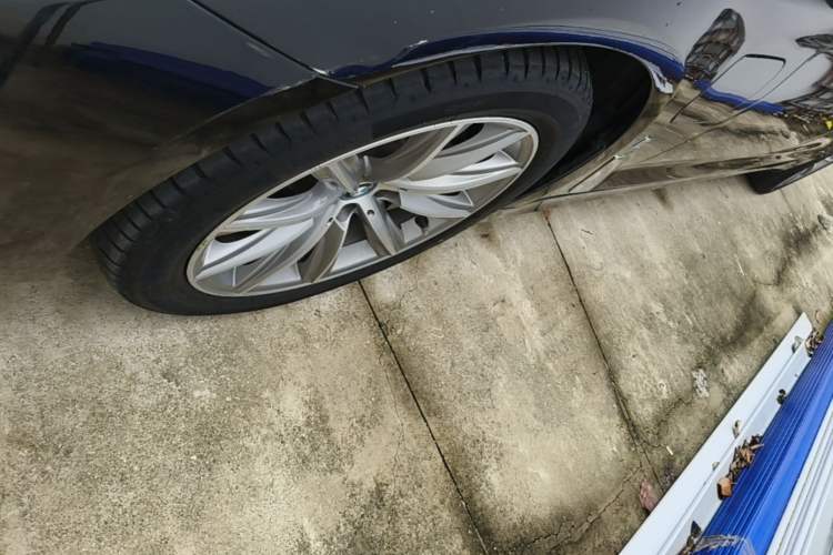 Used BMW 5 Series New Energy 2018 530Le Luxury Package Left Front Wheel Hub