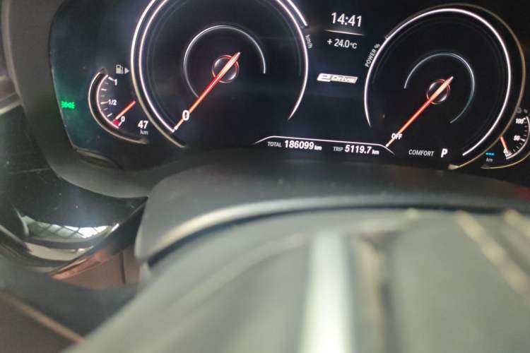 Used BMW 5 Series New Energy 2018 530Le Luxury Package Odometer Close Up