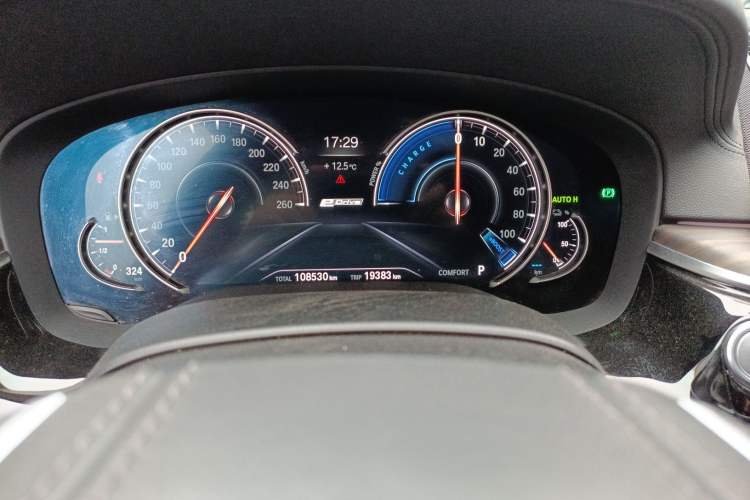 Used BMW 5 Series New Energy 2018 530Le Luxury Package Odometer Close Up
