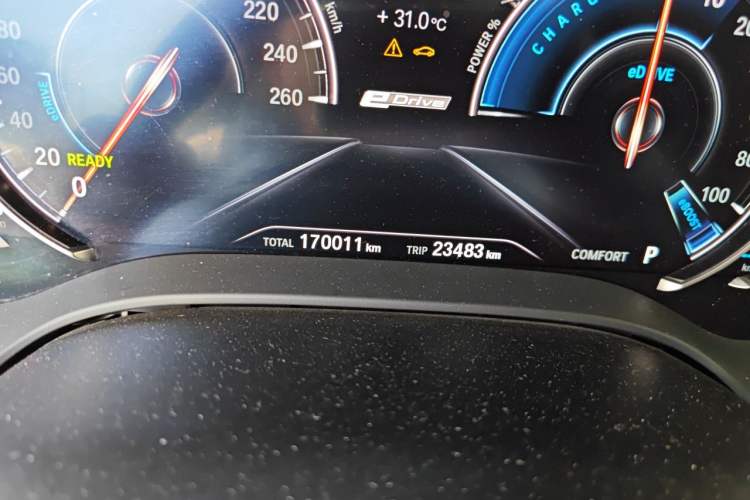 Used BMW 5 Series New Energy 2018 530Le Luxury Package Odometer Close Up