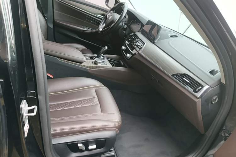 Used BMW 5 Series New Energy 2018 530Le Luxury Package Right Front Seat
