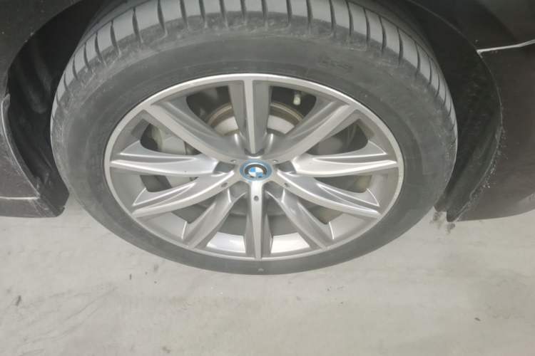 Used BMW 5 Series New Energy 2018 530Le Luxury Package Right Front Wheel Hub