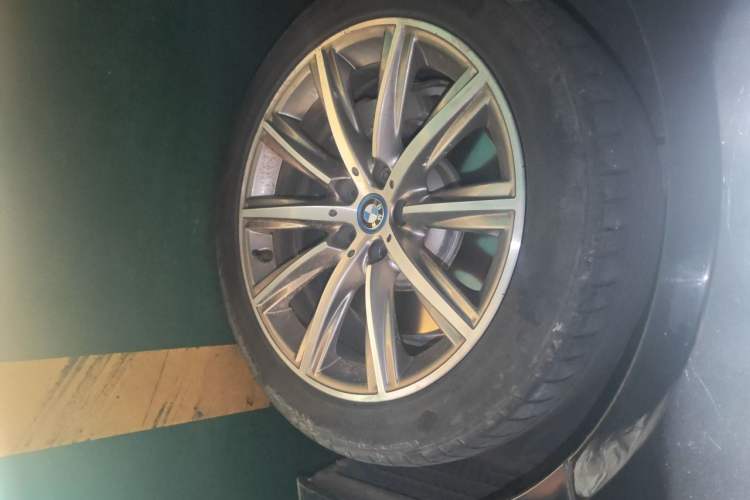 Used BMW 5 Series New Energy 2018 530Le Luxury Package Right Front Wheel Hub