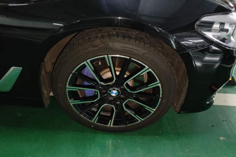 Used BMW 5 Series New Energy 2018 530Le Luxury Package Right Front Wheel Hub