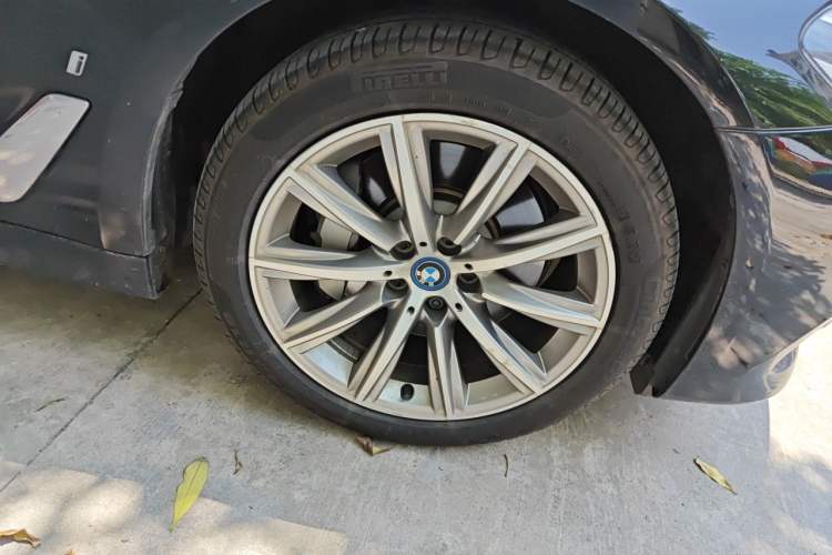 Used BMW 5 Series New Energy 2018 530Le Luxury Package Right Front Wheel Hub