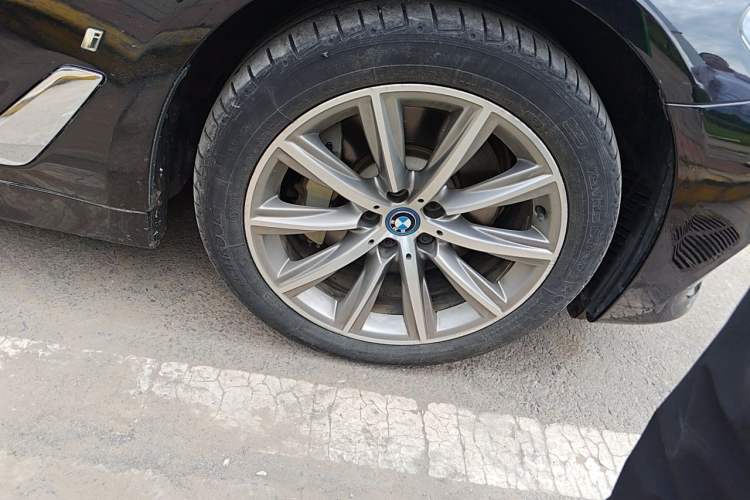 Used BMW 5 Series New Energy 2018 530Le Luxury Package Right Front Wheel Hub