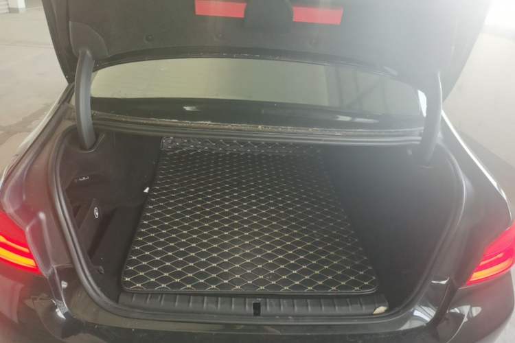 Used BMW 5 Series New Energy 2018 530Le Luxury Package Trunk