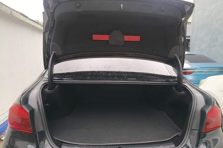 Used BMW 5 Series New Energy 2018 530Le Luxury Package Trunk