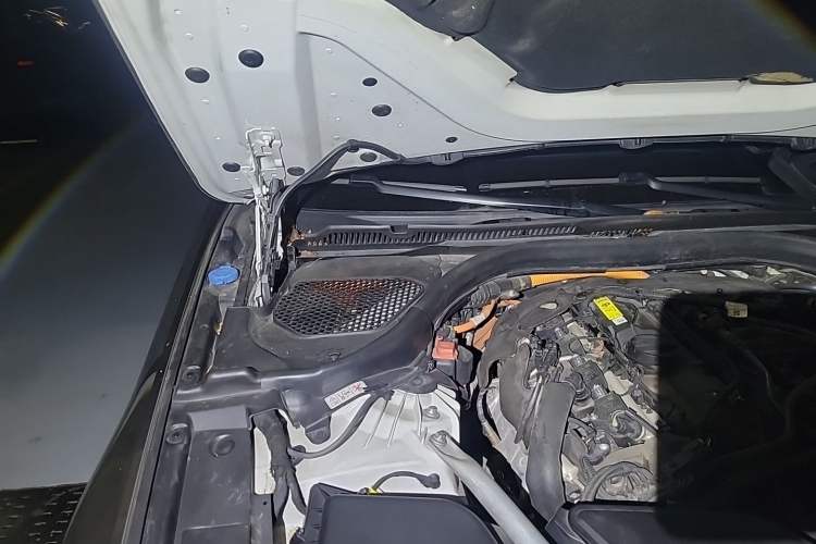Used BMW 5 Series New Energy 2018 530Le Luxury Package Engine Bay Right