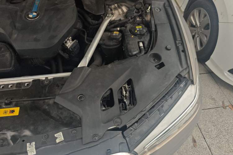 Used BMW 5 Series New Energy 2018 530Le Luxury Package Engine Bay Left
