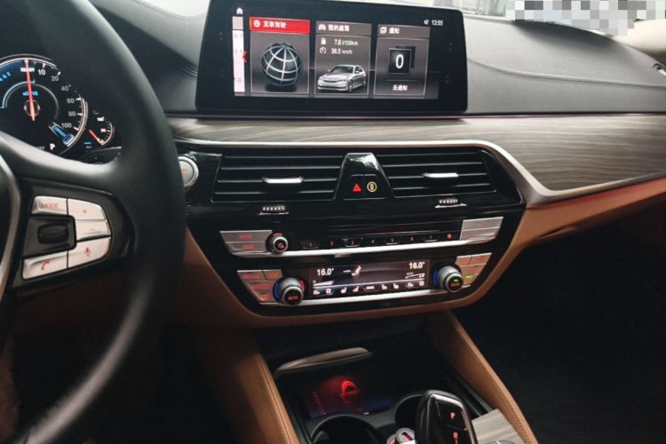 Used BMW 5 Series New Energy 2018 530Le Luxury Package Audio And AC Panel