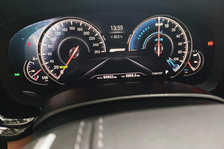 Used BMW 5 Series New Energy 2018 530Le Luxury Package Odometer Close Up