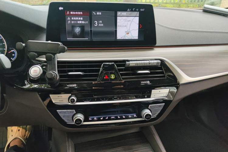 Used BMW 5 Series New Energy 2018 530Le Luxury Package Audio And AC Panel