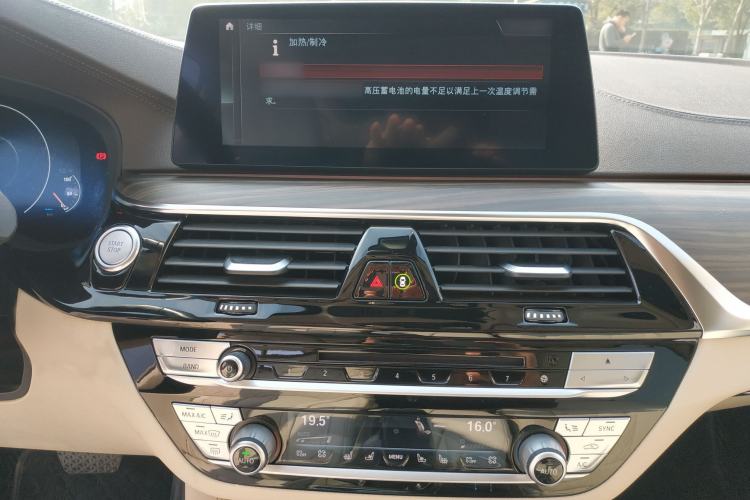 Used BMW 5 Series New Energy 2018 530Le Luxury Package Audio And AC Panel