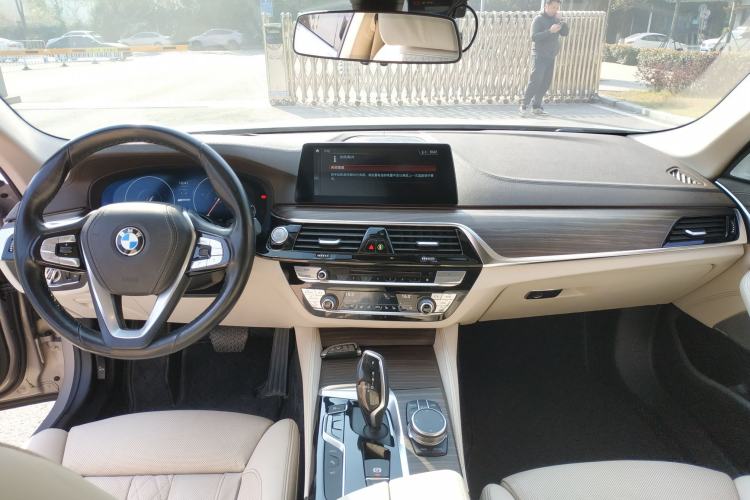 Used BMW 5 Series New Energy 2018 530Le Luxury Package Interior 2