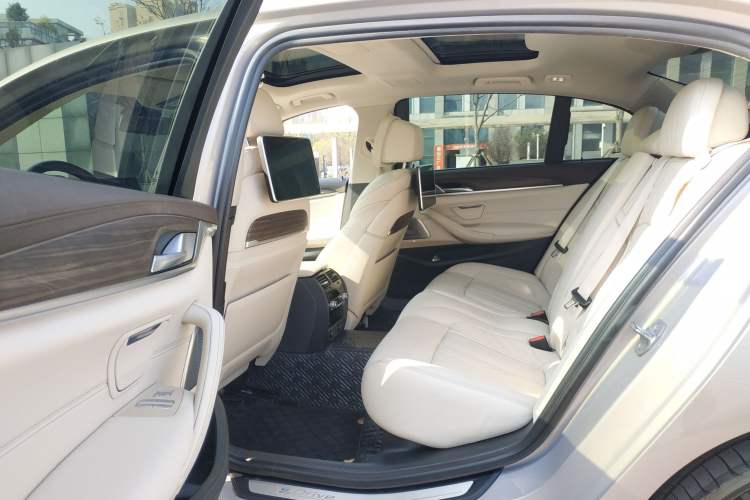 Used BMW 5 Series New Energy 2018 530Le Luxury Package Interior 4