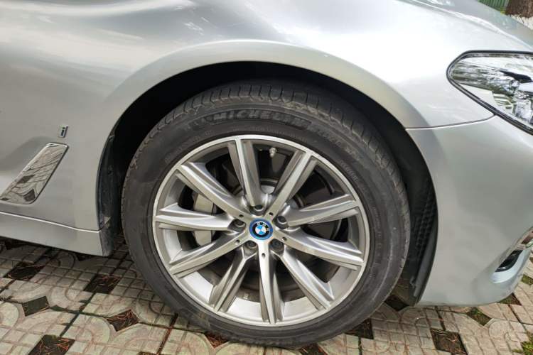 Used BMW 5 Series New Energy 2018 530Le Luxury Package Right Front Wheel Hub