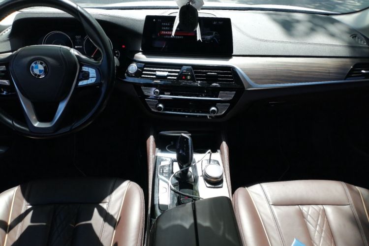 Used BMW 5 Series New Energy 2018 530Le Luxury Package Audio And AC Panel