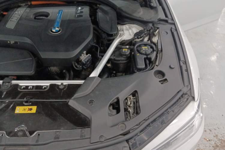 Used BMW 5 Series New Energy 2018 530Le Luxury Package Engine Bay Left