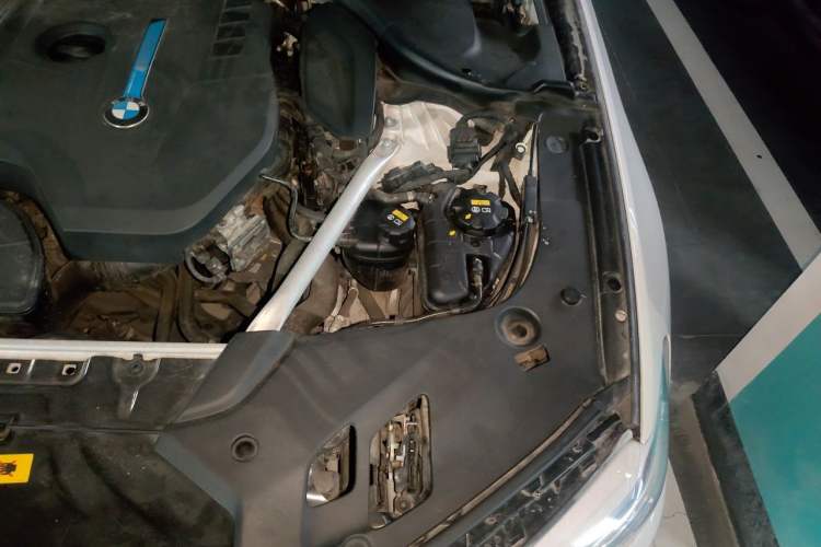 Used BMW 5 Series New Energy 2018 530Le Luxury Package Engine Bay Left