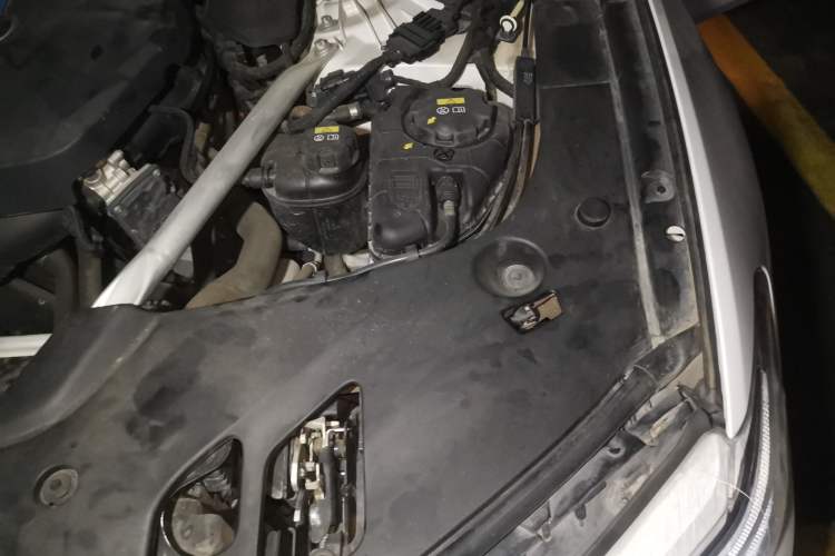 Used BMW 5 Series New Energy 2018 530Le Luxury Package Engine Bay Left