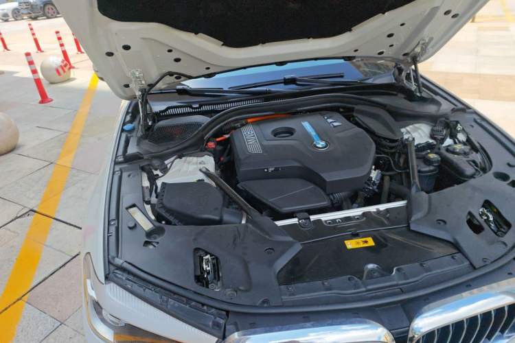 Used BMW 5 Series New Energy 2018 530Le Luxury Package Engine Bay Right