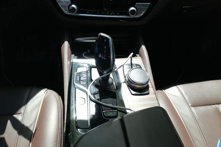 Used BMW 5 Series New Energy 2018 530Le Luxury Package Gear Lever